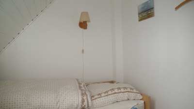 Das zweite Schlafzimmer Im zweiten Schlafzimmer stehen die Betten um 90 Grad gedreht.