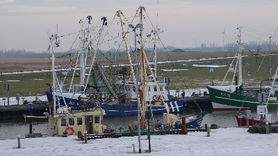 Hafen im Winter Kutter in eisigen Fluten